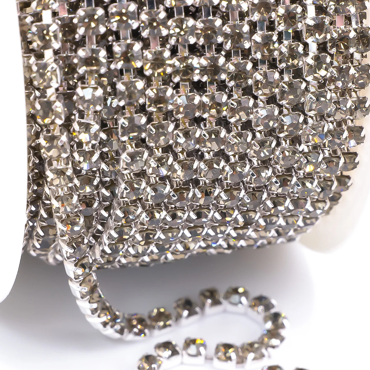 Стразовая цепь ss10 (2,8 мм) 1 м Black Diamond silver