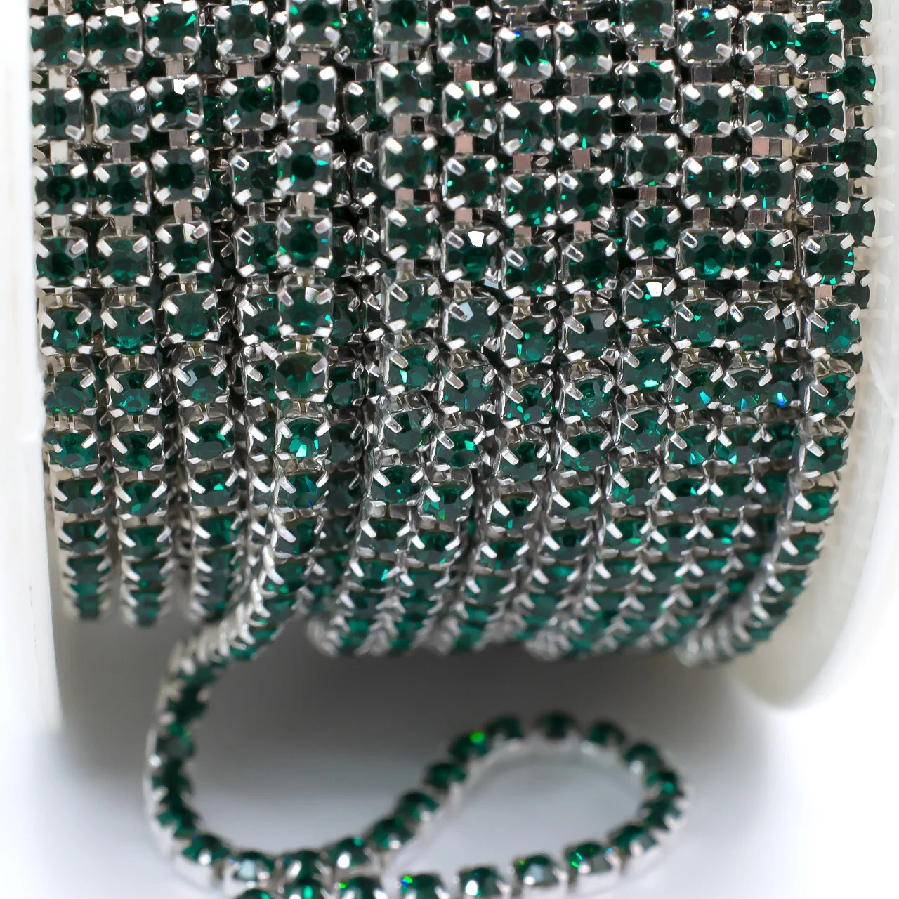 Стразовий ланцюг ss6 (2 мм) 1 м Emerald silver - Зображення 2