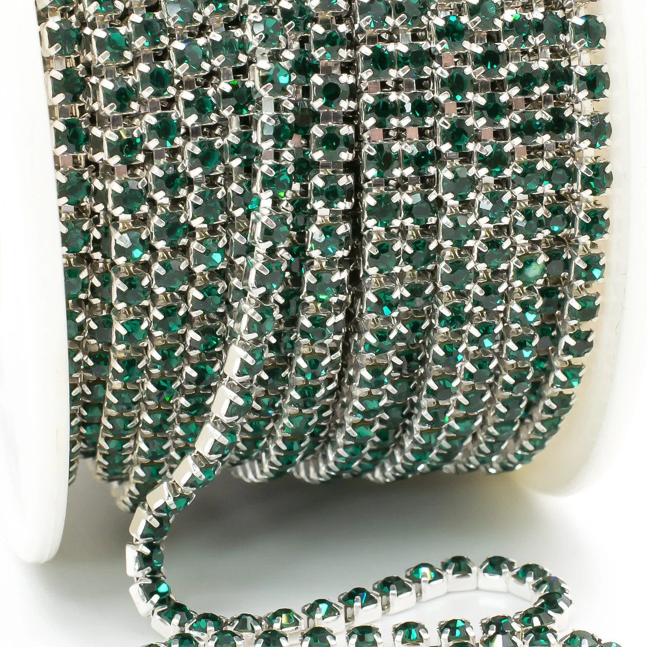 Стразовий ланцюг ss6 (2 мм) 1 м Emerald silver