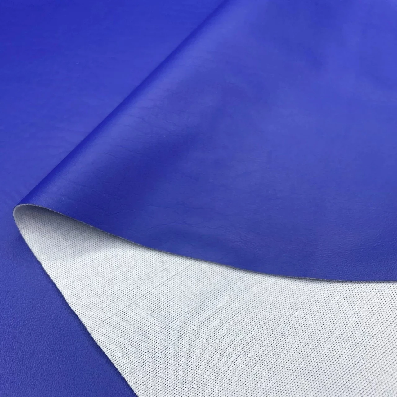 Тканина екошкіра легка LuxFabric 165 г/м² 1,40 м 1 м + Нитка поліестер 360 м Електрик - Зображення 2