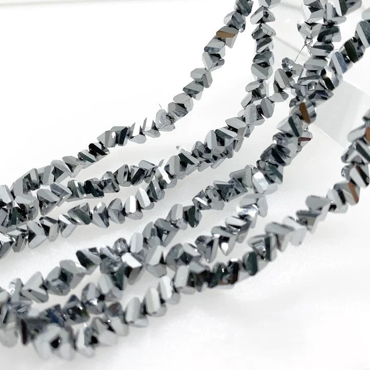 Бусины Swarovski огранка треугольник 6 мм Ø 1 мм 30 см (+-85 шт.) Серебристый металлик
