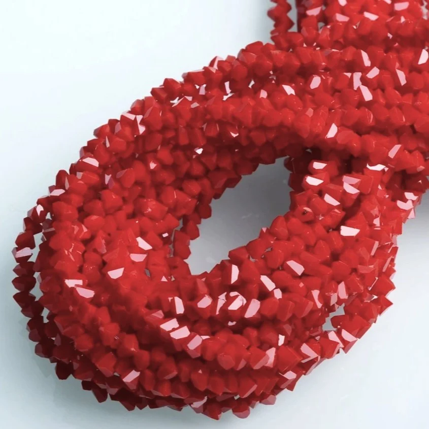 Намистини Swarovski огранювання трикутник 4 мм Ø 1 мм 30 см (+-130 шт.) Бордовий непрозорий