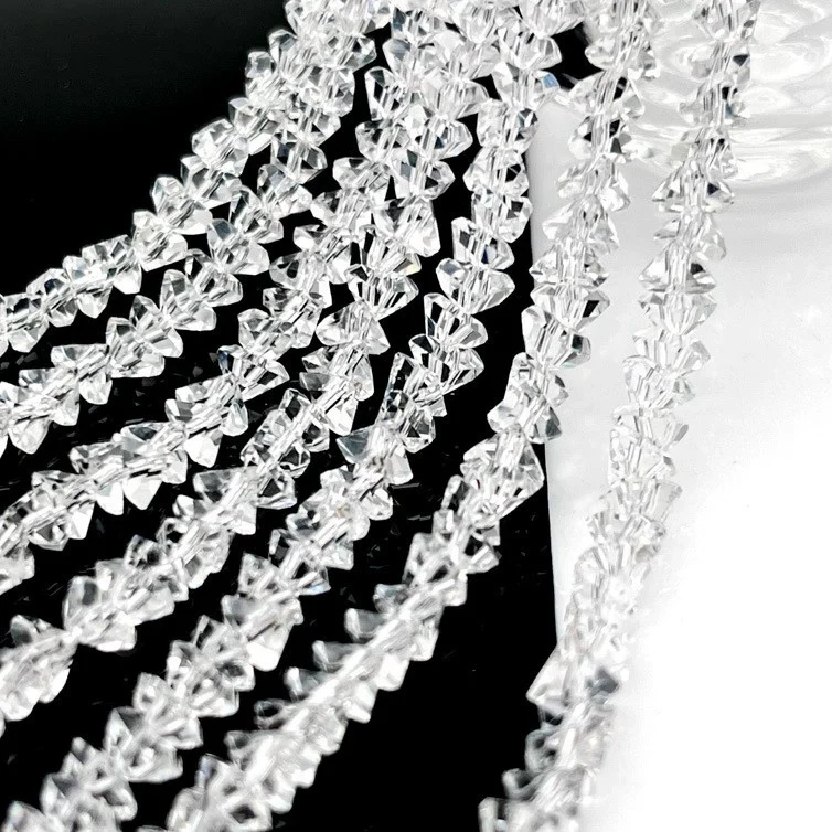 Бусины Swarovski огранка треугольник 3 мм Ø 0,8 мм 27 см (+-130 шт.) Прозрачный