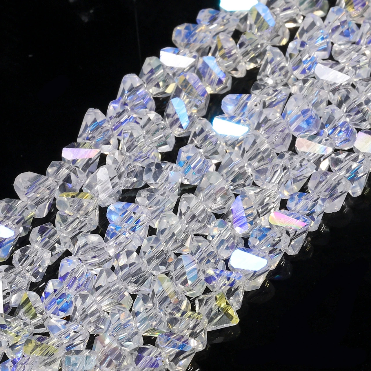 Намистини Swarovski огранювання трикутник 4 мм Ø 1 мм 35 см (+-130 шт.) Прозорий АВ