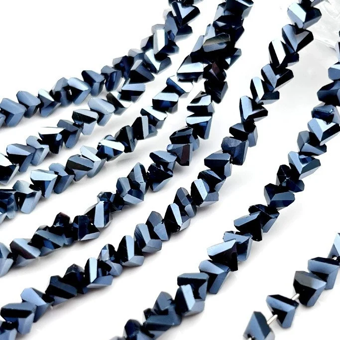 Бусины Swarovski огранка треугольник 6 мм Ø 1 мм 30 см (+-85 шт.) Синий темный металлик