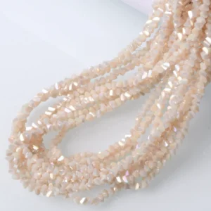 Бусины Swarovski огранка треугольник 4 мм Ø 1 мм 35 см (+-130 шт.) Пудровый АВ непрозрачный